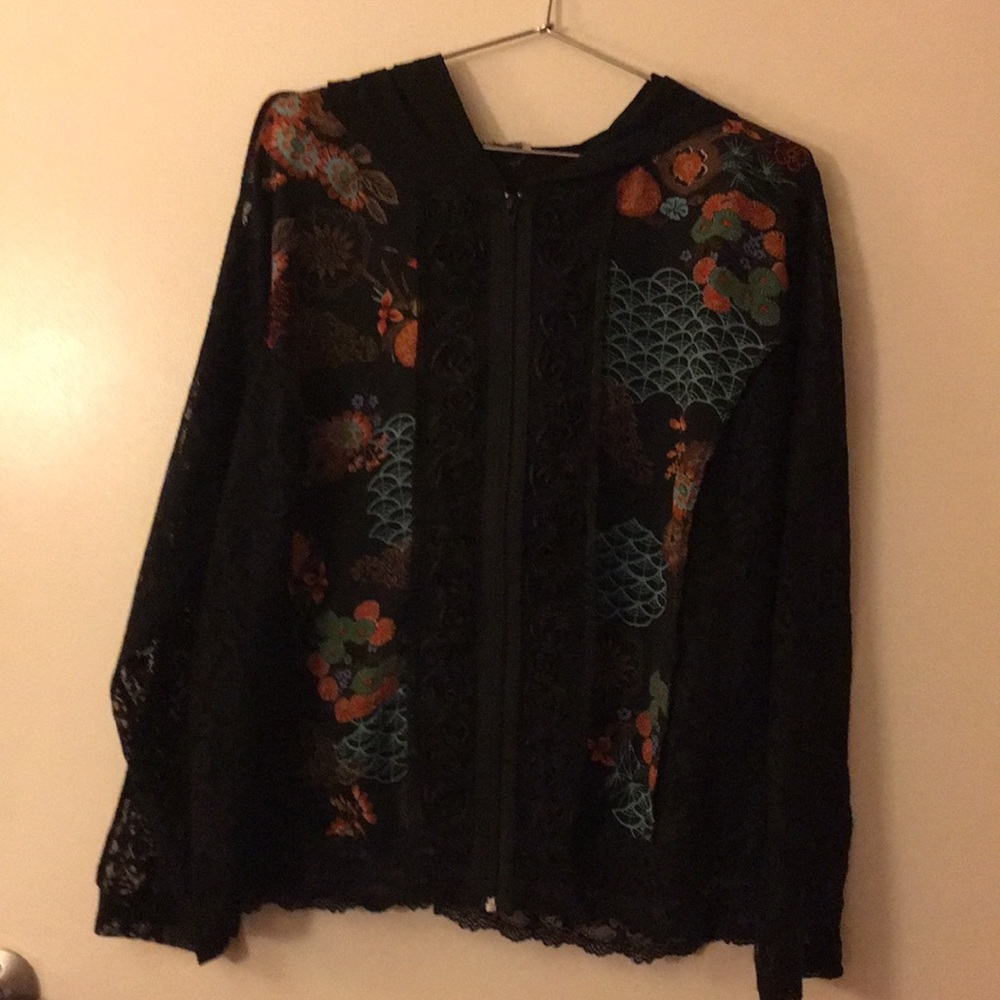 Hooded light jacket